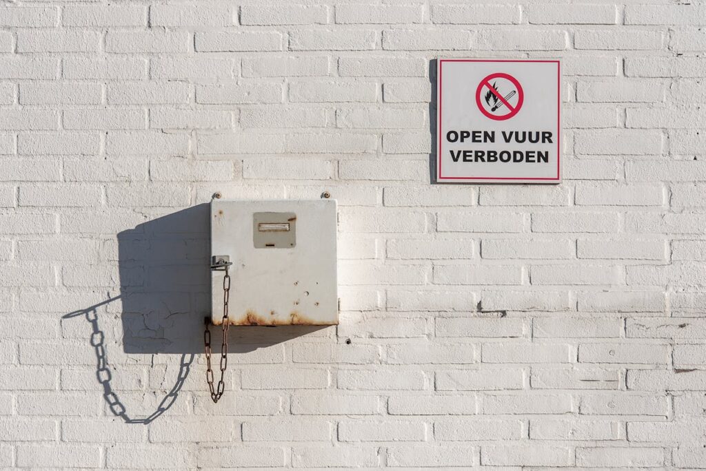 Veiligheidsstickers maken je klusplek en woning direct veiliger