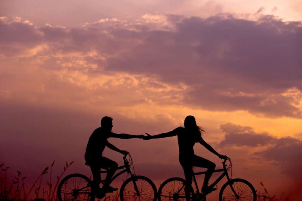 Relatie onder druk: wat roddels over bekende stellen ons vertellen over liefde