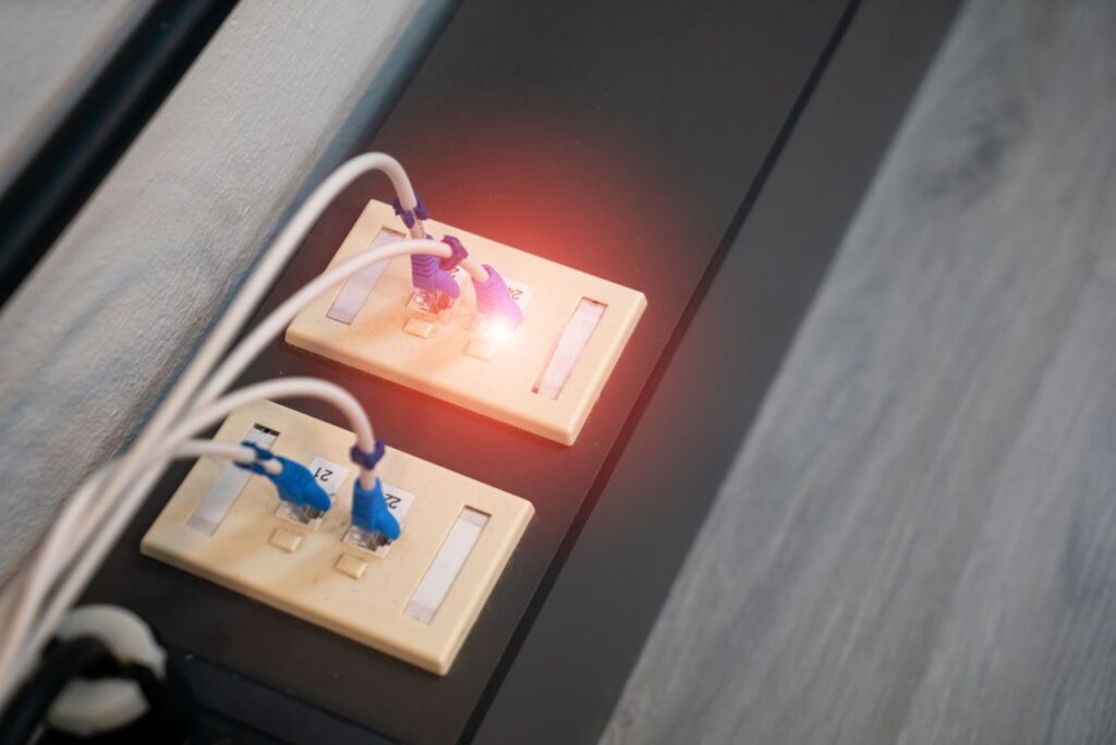Kabelmanagement in huis: zo houd je bedrading netjes en veilig