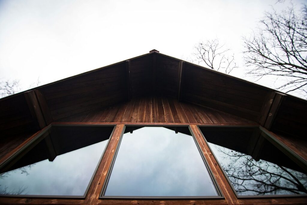 Aanbouw van hout en glas: mogelijkheden, voordelen en aandachtspunten
